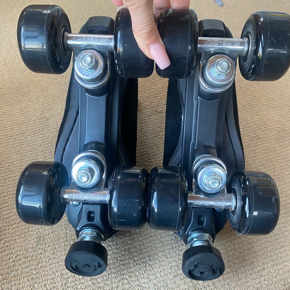 Suregrip BLACK Boardwalk Rollerskates 🛼💨🖤 - Picture 4 of 8